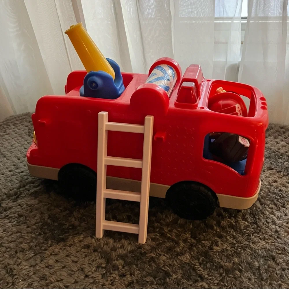 Fisher-Price Little People Helping‎ Others Fire Truck COMPLETE *WORKS*